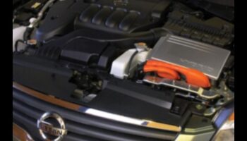 اتجاهات التكنولوجيا الهجينة: الغوص العميق في ميكانيكا السيارات الهجينة الحديثة