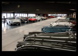 الأناقة الخالدة: الجاذبية الدائمة للسيارات الكلاسيكية الفاخرة