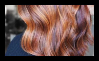 قوة النحاس: انغمس في تسريحات الشعر المغرية باللون البني المحمر