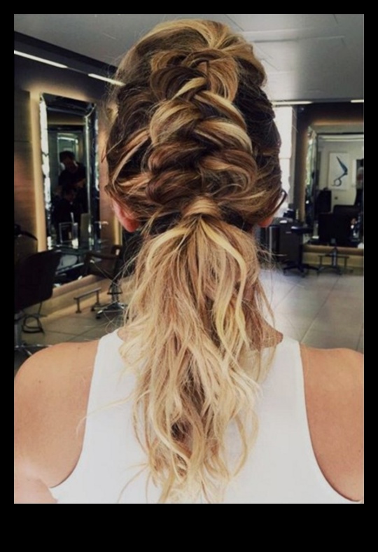 خصلات شعر مغرية: أنماط متموجة جذابة للمسة رومانسية