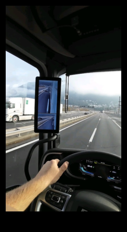 تأملات على جانب الطريق: القصص التي تتكشف على طول رحلة النقل بالشاحنات التجارية