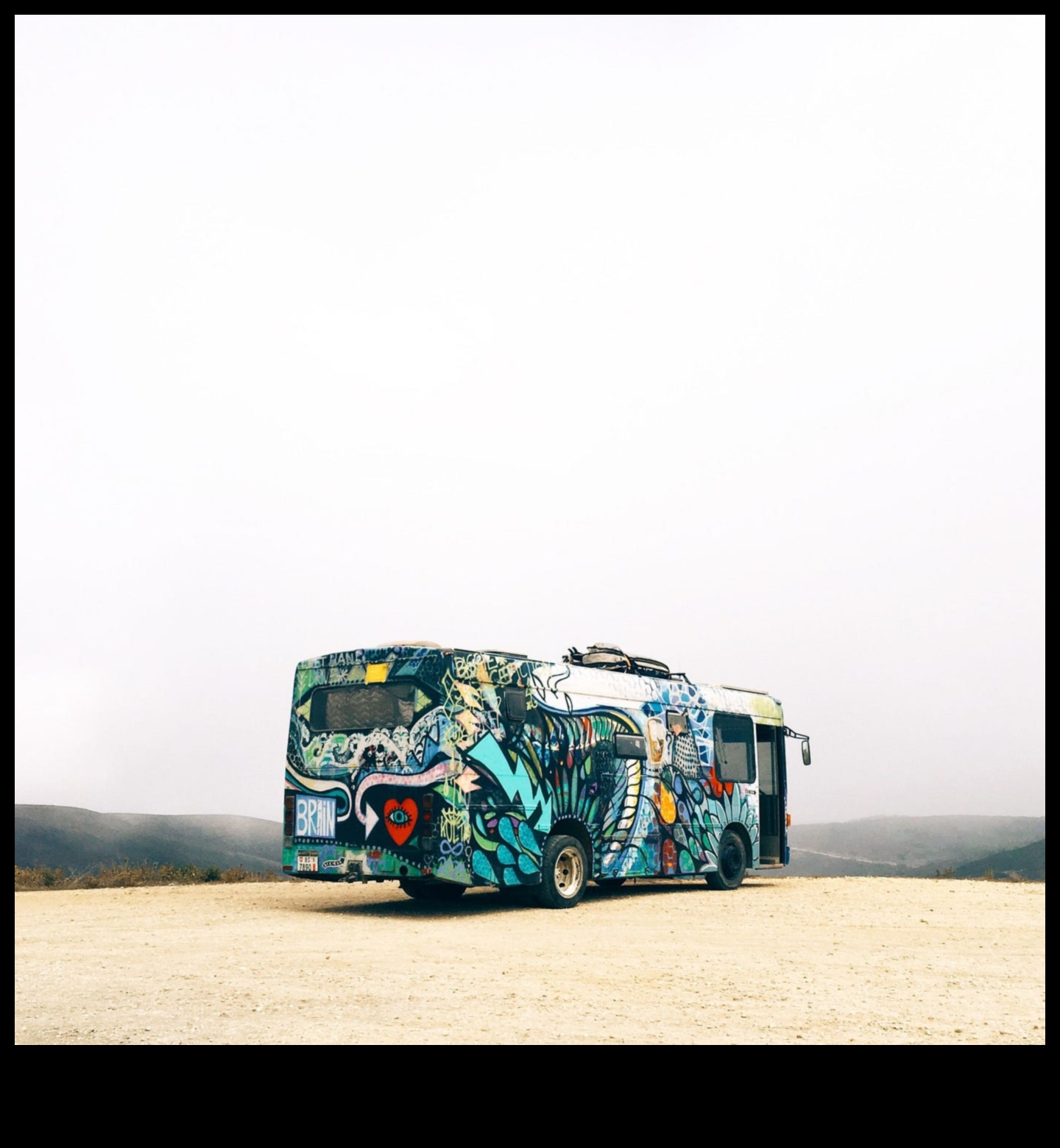 أحلام اليقظة أثناء ركوب الحافلة: تأملات في الحياة أثناء الرحلات الجماعية