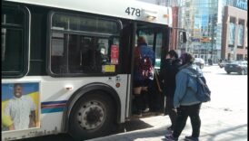 أحلام اليقظة أثناء ركوب الحافلة: تأملات في الحياة أثناء الرحلات الجماعية