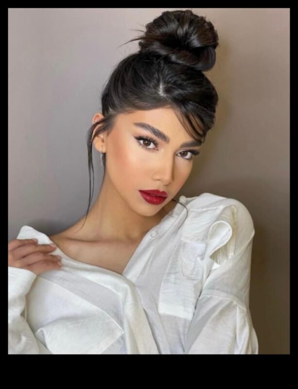 أناقة مزخرفة: تسريحات شعر سمراء لإضفاء لمسة من التألق