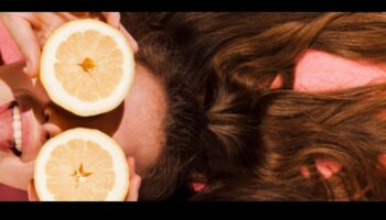 مباشرة إلى النقطة: احتضان البساطة في رحلة شعرك